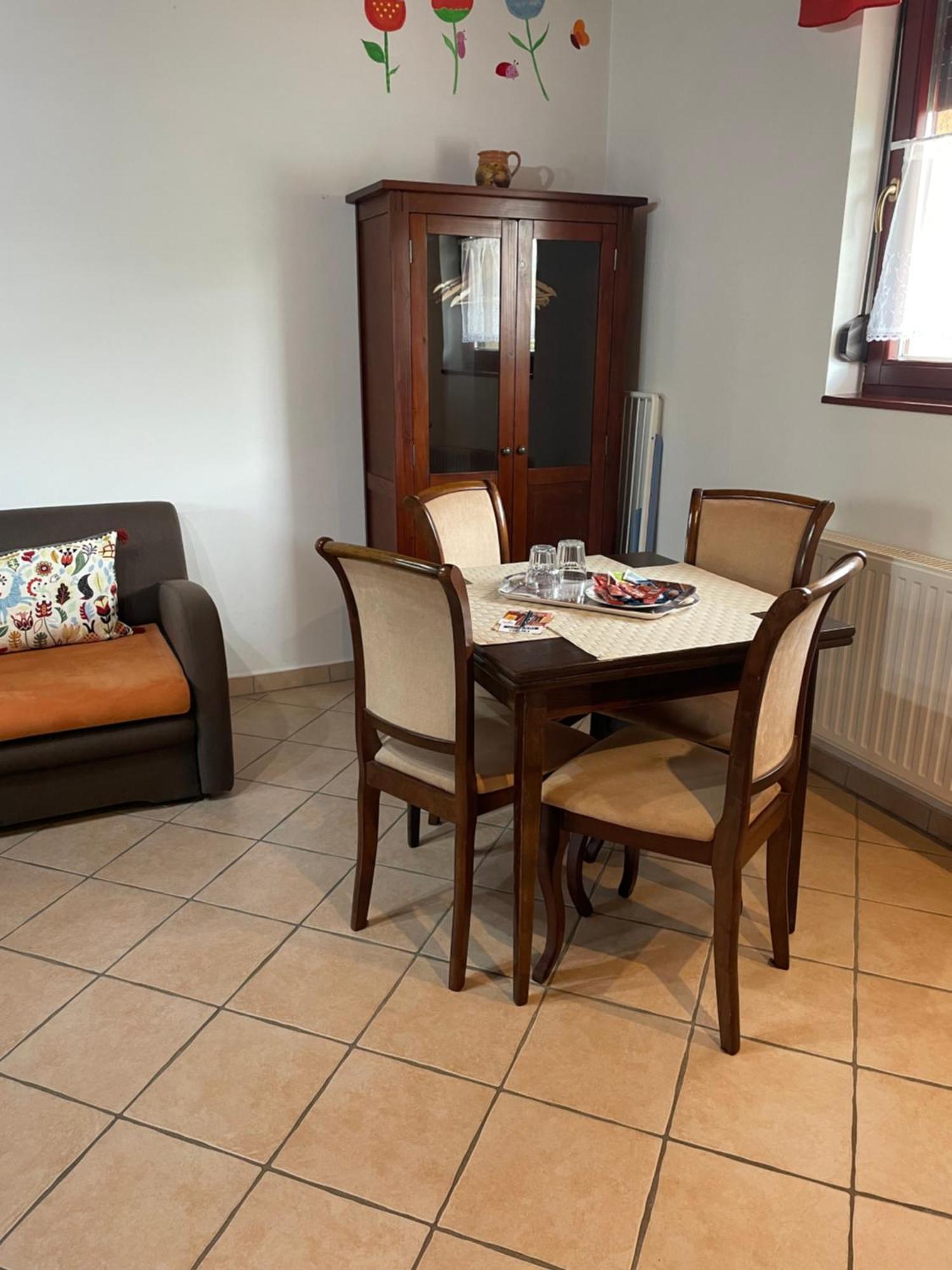 Cherry Apartmanhaz Sárvár Exterior foto